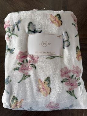 Lenox Plush Blanket with Pink Floral and Yellow Butterfly Accents